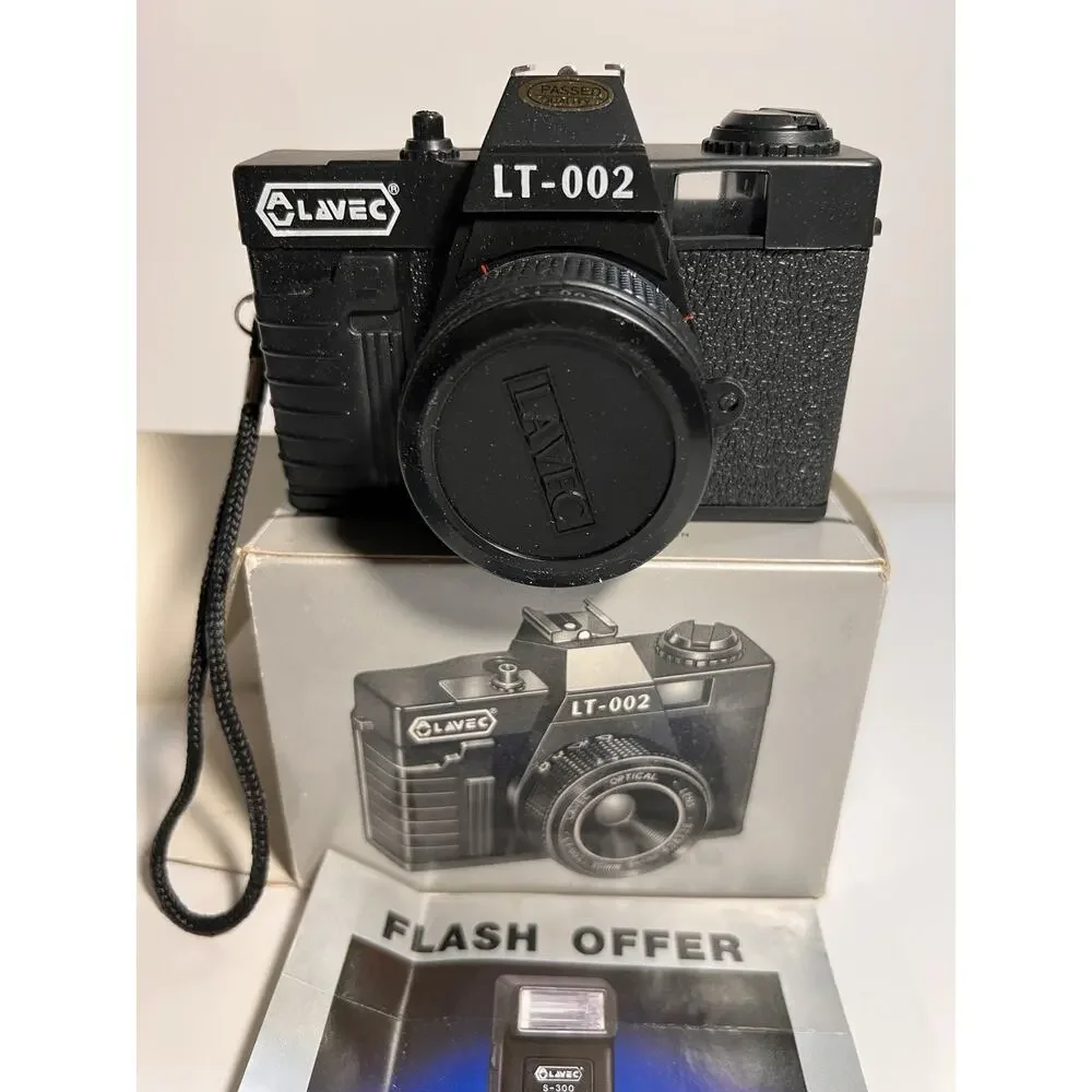 LAVEC LT-002 35MM POINT & SHOOT CAMERA LENS GOOD Untested.